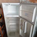 LOTE 090 - 01 GELADEIRA MARCA ELECTROLUX. (NO ESTADO) ATENÇÃO! FAZER A VISITAÇÃO ANTES DE ARREMATAR, NÃO SABEMOS SE FUNCIONA. LEILÃO NÃO TEM GARANTIA E NEM DEVOLUÇÃO, SUJEITO A POSSÍVEIS AVARIAS VISÍVEIS/OCULTAS E/OU AUSÊNCIA DE COMPONENTES.