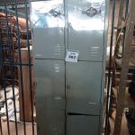 LOTE 362 -  01 ARMÁRIO DE AÇO ROUPEIRO. (NO ESTADO) ATENÇÃO! FAZER A VISITAÇÃO ANTES DE ARREMATAR, NÃO SABEMOS SE FUNCIONA. LEILÃO NÃO TEM GARANTIA E NEM DEVOLUÇÃO, SUJEITO A POSSÍVEIS AVARIAS VISÍVEIS/OCULTAS E/OU AUSÊNCIA DE COMPONENTES.