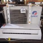 LOTE 228 -  01 AR CONDICIONADO SEM CONTROLE MARCA GREEN 9.000 BTUS. (NO ESTADO) ATENÇÃO! FAZER A VISITAÇÃO ANTES DE ARREMATAR, NÃO SABEMOS SE FUNCIONA. LEILÃO NÃO TEM GARANTIA E NEM DEVOLUÇÃO, SUJEITO A POSSÍVEIS AVARIAS VISÍVEIS/OCULTAS E/OU AUSÊNCIA DE COMPONENTES.
