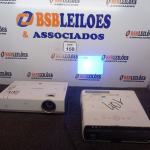 LOTE 150 - 02 RETROPROJETORES MULTIMÍDIA PARA RETIRADA DE PEÇAS MARCA SONY. (NO ESTADO) ATENÇÃO! FAZER A VISITAÇÃO ANTES DE ARREMATAR, NÃO SABEMOS SE FUNCIONA. LEILÃO NÃO TEM GARANTIA E NEM DEVOLUÇÃO, SUJEITO A POSSÍVEIS AVARIAS VISÍVEIS/OCULTAS E/OU AUSÊNCIA DE COMPONENTES.