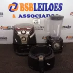 LOTE 423 - 01 AIR FRYER E 01 LIQUIDIFICADOR SEM MARCA APARENTE. (NO ESTADO) ATENÇÃO! FAZER A VISITAÇÃO ANTES DE ARREMATAR, NÃO SABEMOS SE FUNCIONA. LEILÃO NÃO TEM GARANTIA E NEM DEVOLUÇÃO, SUJEITO A POSSÍVEIS AVARIAS VISÍVEIS/OCULTAS E/OU AUSÊNCIA DE COMPONENTES.
