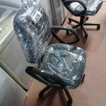LOTE 375 -  01 CADEIRA GIRATÓRIA PARA ESCRITÓRIO. (NO ESTADO) ATENÇÃO! FAZER A VISITAÇÃO ANTES DE ARREMATAR, NÃO SABEMOS SE FUNCIONA. LEILÃO NÃO TEM GARANTIA E NEM DEVOLUÇÃO, SUJEITO A POSSÍVEIS AVARIAS VISÍVEIS/OCULTAS E/OU AUSÊNCIA DE COMPONENTES.