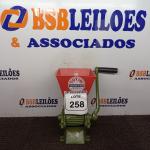 LOTE 258 - 01 DESCASCADOR DE CAFÉ MARCA BOTINI.  (NO ESTADO) ATENÇÃO! FAZER A VISITAÇÃO ANTES DE ARREMATAR, NÃO SABEMOS SE FUNCIONA. LEILÃO NÃO TEM GARANTIA E NEM DEVOLUÇÃO, SUJEITO A POSSÍVEIS AVARIAS VISÍVEIS/OCULTAS E/OU AUSÊNCIA DE COMPONENTES.