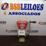 LOTE 211 - 01 DESCASCADOR DE CAFÉ MARCA BOTINI.  (NO ESTADO) ATENÇÃO! FAZER A VISITAÇÃO ANTES DE ARREMATAR, NÃO SABEMOS SE FUNCIONA. LEILÃO NÃO TEM GARANTIA E NEM DEVOLUÇÃO, SUJEITO A POSSÍVEIS AVARIAS VISÍVEIS/OCULTAS E/OU AUSÊNCIA DE COMPONENTES.