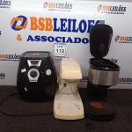 LOTE 112 - 01 BATEDEIRA, 01 CAFETEIRA E 01 AIR FRYER INCOMPLETOS. (NO ESTADO) ATENÇÃO! FAZER A VISITAÇÃO ANTES DE ARREMATAR, NÃO SABEMOS SE FUNCIONA. LEILÃO NÃO TEM GARANTIA E NEM DEVOLUÇÃO, SUJEITO A POSSÍVEIS AVARIAS VISÍVEIS/OCULTAS E/OU AUSÊNCIA DE COMPONENTES.