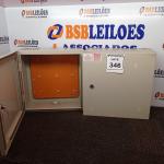 LOTE 346 - 02 QUADROS ELÉTRICOS.  (NO ESTADO) ATENÇÃO! FAZER A VISITAÇÃO ANTES DE ARREMATAR, NÃO SABEMOS SE FUNCIONA. LEILÃO NÃO TEM GARANTIA E NEM DEVOLUÇÃO, SUJEITO A POSSÍVEIS AVARIAS VISÍVEIS/OCULTAS E/OU AUSÊNCIA DE COMPONENTES.