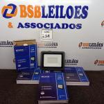 LOTE 254 - 05 REFLETORES DE LED AMBIENTE EXTERNO 100W CADA(NOVO). (NO ESTADO) ATENÇÃO! FAZER A VISITAÇÃO ANTES DE ARREMATAR, NÃO SABEMOS SE FUNCIONA. LEILÃO NÃO TEM GARANTIA E NEM DEVOLUÇÃO, SUJEITO A POSSÍVEIS AVARIAS VISÍVEIS/OCULTAS E/OU AUSÊNCIA DE COMPONENTES.