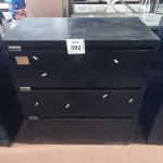 LOTE 392 - 01 ARMÁRIO EM AÇO 3 GAVETAS. (NO ESTADO) ATENÇÃO! FAZER A VISITAÇÃO ANTES DE ARREMATAR, NÃO SABEMOS SE FUNCIONA. LEILÃO NÃO TEM GARANTIA E NEM DEVOLUÇÃO, SUJEITO A POSSÍVEIS AVARIAS VISÍVEIS/OCULTAS E/OU AUSÊNCIA DE COMPONENTES.