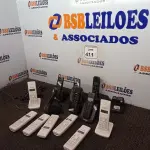 LOTE 411 - 01 LOTE COM TELEFONES SEM FIO DIVERSAS MARCAS. (NO ESTADO) ATENÇÃO! FAZER A VISITAÇÃO ANTES DE ARREMATAR, NÃO SABEMOS SE FUNCIONA. LEILÃO NÃO TEM GARANTIA E NEM DEVOLUÇÃO, SUJEITO A POSSÍVEIS AVARIAS VISÍVEIS/OCULTAS E/OU AUSÊNCIA DE COMPONENTES.