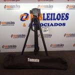 LOTE 207 - 01 TRIPÉ PARA CÂMERA TOMATE MTG-3016. (NO ESTADO) ATENÇÃO! FAZER A VISITAÇÃO ANTES DE ARREMATAR, NÃO SABEMOS SE FUNCIONA. LEILÃO NÃO TEM GARANTIA E NEM DEVOLUÇÃO, SUJEITO A POSSÍVEIS AVARIAS VISÍVEIS/OCULTAS E/OU AUSÊNCIA DE COMPONENTES.