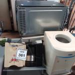 LOTE 361 - 01 FORNO ELÉTRICO MARCA BLACK E DECKER, 01 MICRO-ONDAS PANASONIC E 01 PURIFICADOR DE ÁGUA P/GARRAFÃO MARCA IBBL. (NO ESTADO) ATENÇÃO! FAZER A VISITAÇÃO ANTES DE ARREMATAR, NÃO SABEMOS SE FUNCIONA. LEILÃO NÃO TEM GARANTIA E NEM DEVOLUÇÃO, SUJEITO A POSSÍVEIS AVARIAS VISÍVEIS/OCULTAS E/OU AUSÊNCIA DE COMPONENTES.