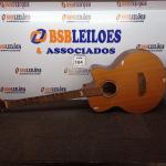 LOTE 104 - 01 VIOLÃO MARCA STRINBERG. (NO ESTADO) ATENÇÃO! FAZER A VISITAÇÃO ANTES DE ARREMATAR, NÃO SABEMOS SE FUNCIONA. LEILÃO NÃO TEM GARANTIA E NEM DEVOLUÇÃO, SUJEITO A POSSÍVEIS AVARIAS VISÍVEIS/OCULTAS E/OU AUSÊNCIA DE COMPONENTES.