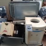 LOTE 361 - 01 FORNO ELÉTRICO MARCA BLACK E DECKER, 01 MICRO-ONDAS PANASONIC E 01 PURIFICADOR DE ÁGUA P/GARRAFÃO MARCA IBBL. (NO ESTADO) ATENÇÃO! FAZER A VISITAÇÃO ANTES DE ARREMATAR, NÃO SABEMOS SE FUNCIONA. LEILÃO NÃO TEM GARANTIA E NEM DEVOLUÇÃO, SUJEITO A POSSÍVEIS AVARIAS VISÍVEIS/OCULTAS E/OU AUSÊNCIA DE COMPONENTES.