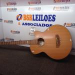 LOTE 104 - 01 VIOLÃO MARCA STRINBERG. (NO ESTADO) ATENÇÃO! FAZER A VISITAÇÃO ANTES DE ARREMATAR, NÃO SABEMOS SE FUNCIONA. LEILÃO NÃO TEM GARANTIA E NEM DEVOLUÇÃO, SUJEITO A POSSÍVEIS AVARIAS VISÍVEIS/OCULTAS E/OU AUSÊNCIA DE COMPONENTES.