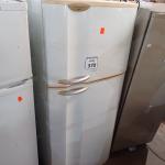 LOTE 370 - 01 GELADEIRA FROST FREE DF 35 COM AVARIAS. (NO ESTADO) ATENÇÃO! FAZER A VISITAÇÃO ANTES DE ARREMATAR, NÃO SABEMOS SE FUNCIONA. LEILÃO NÃO TEM GARANTIA E NEM DEVOLUÇÃO, SUJEITO A POSSÍVEIS AVARIAS VISÍVEIS/OCULTAS E/OU AUSÊNCIA DE COMPONENTES.