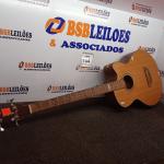 LOTE 104 - 01 VIOLÃO MARCA STRINBERG. (NO ESTADO) ATENÇÃO! FAZER A VISITAÇÃO ANTES DE ARREMATAR, NÃO SABEMOS SE FUNCIONA. LEILÃO NÃO TEM GARANTIA E NEM DEVOLUÇÃO, SUJEITO A POSSÍVEIS AVARIAS VISÍVEIS/OCULTAS E/OU AUSÊNCIA DE COMPONENTES.