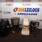 LOTE 119 - 01 BATEDEIRA, 02 CAFETEIRAS E 01 AIR FRYER INCOMPLETAS. (NO ESTADO) ATENÇÃO! FAZER A VISITAÇÃO ANTES DE ARREMATAR, NÃO SABEMOS SE FUNCIONA. LEILÃO NÃO TEM GARANTIA E NEM DEVOLUÇÃO, SUJEITO A POSSÍVEIS AVARIAS VISÍVEIS/OCULTAS E/OU AUSÊNCIA DE COMPONENTES.