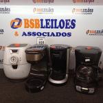 LOTE 103 - 03 CAFETEIRAS MARCAS E MODELOS DIVERSOS E 01 AIR FRYER MARCA PHILCO. (NO ESTADO) ATENÇÃO! FAZER A VISITAÇÃO ANTES DE ARREMATAR, NÃO SABEMOS SE FUNCIONA. LEILÃO NÃO TEM GARANTIA E NEM DEVOLUÇÃO, SUJEITO A POSSÍVEIS AVARIAS VISÍVEIS/OCULTAS E/OU AUSÊNCIA DE COMPONENTES.