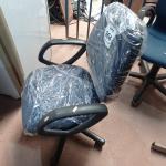 LOTE 364 -  01 CADEIRA GIRATÓRIA PARA ESCRITÓRIO. (NO ESTADO) ATENÇÃO! FAZER A VISITAÇÃO ANTES DE ARREMATAR, NÃO SABEMOS SE FUNCIONA. LEILÃO NÃO TEM GARANTIA E NEM DEVOLUÇÃO, SUJEITO A POSSÍVEIS AVARIAS VISÍVEIS/OCULTAS E/OU AUSÊNCIA DE COMPONENTES.