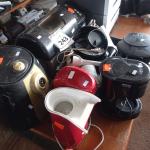 LOTE 243 - 01 MÁQUINA DE PÃO, 01 AIR FRYER, E CAFETEIRAS COM AVARIAS.  (NO ESTADO) ATENÇÃO! FAZER A VISITAÇÃO ANTES DE ARREMATAR, NÃO SABEMOS SE FUNCIONA. LEILÃO NÃO TEM GARANTIA E NEM DEVOLUÇÃO, SUJEITO A POSSÍVEIS AVARIAS VISÍVEIS/OCULTAS E/OU AUSÊNCIA DE COMPONENTES.