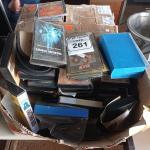LOTE 261 - 01 LOTE C/GRANDE QUANTIDADE DVD’S E FITAS CASSETE. (NO ESTADO) ATENÇÃO! FAZER A VISITAÇÃO ANTES DE ARREMATAR, NÃO SABEMOS SE FUNCIONA. LEILÃO NÃO TEM GARANTIA E NEM DEVOLUÇÃO, SUJEITO A POSSÍVEIS AVARIAS VISÍVEIS/OCULTAS E/OU AUSÊNCIA DE COMPONENTES.