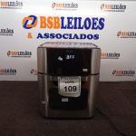 LOTE 109 - 01 FRITADEIRA A AR E FORNO 4 EM 1 MARCA PHILCO 220V COM AVARIAS.  (NO ESTADO) ATENÇÃO! FAZER A VISITAÇÃO ANTES DE ARREMATAR, NÃO SABEMOS SE FUNCIONA. LEILÃO NÃO TEM GARANTIA E NEM DEVOLUÇÃO, SUJEITO A POSSÍVEIS AVARIAS VISÍVEIS/OCULTAS E/OU AUSÊNCIA DE COMPONENTES.