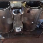 LOTE 219 - 03 CAFETEIRAS EM INOX.  (NO ESTADO) ATENÇÃO! FAZER A VISITAÇÃO ANTES DE ARREMATAR, NÃO SABEMOS SE FUNCIONA. LEILÃO NÃO TEM GARANTIA E NEM DEVOLUÇÃO, SUJEITO A POSSÍVEIS AVARIAS VISÍVEIS/OCULTAS E/OU AUSÊNCIA DE COMPONENTES.