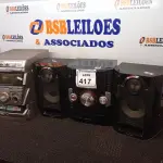 LOTE 417 - 02 APARELHOS DE SOM COM 2 CAIXAS. (NO ESTADO) ATENÇÃO! FAZER A VISITAÇÃO ANTES DE ARREMATAR, NÃO SABEMOS SE FUNCIONA. LEILÃO NÃO TEM GARANTIA E NEM DEVOLUÇÃO, SUJEITO A POSSÍVEIS AVARIAS VISÍVEIS/OCULTAS E/OU AUSÊNCIA DE COMPONENTES.