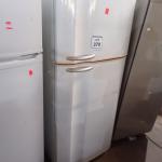LOTE 370 - 01 GELADEIRA FROST FREE DF 35 COM AVARIAS. (NO ESTADO) ATENÇÃO! FAZER A VISITAÇÃO ANTES DE ARREMATAR, NÃO SABEMOS SE FUNCIONA. LEILÃO NÃO TEM GARANTIA E NEM DEVOLUÇÃO, SUJEITO A POSSÍVEIS AVARIAS VISÍVEIS/OCULTAS E/OU AUSÊNCIA DE COMPONENTES.