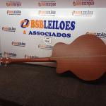 LOTE 104 - 01 VIOLÃO MARCA STRINBERG. (NO ESTADO) ATENÇÃO! FAZER A VISITAÇÃO ANTES DE ARREMATAR, NÃO SABEMOS SE FUNCIONA. LEILÃO NÃO TEM GARANTIA E NEM DEVOLUÇÃO, SUJEITO A POSSÍVEIS AVARIAS VISÍVEIS/OCULTAS E/OU AUSÊNCIA DE COMPONENTES.