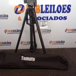 LOTE 207 - 01 TRIPÉ PARA CÂMERA TOMATE MTG-3016. (NO ESTADO) ATENÇÃO! FAZER A VISITAÇÃO ANTES DE ARREMATAR, NÃO SABEMOS SE FUNCIONA. LEILÃO NÃO TEM GARANTIA E NEM DEVOLUÇÃO, SUJEITO A POSSÍVEIS AVARIAS VISÍVEIS/OCULTAS E/OU AUSÊNCIA DE COMPONENTES.