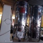 LOTE 110 - 02 CAFETEIRAS EM INOX E 01 VENTILADOR. (NO ESTADO) ATENÇÃO! FAZER A VISITAÇÃO ANTES DE ARREMATAR, NÃO SABEMOS SE FUNCIONA. LEILÃO NÃO TEM GARANTIA E NEM DEVOLUÇÃO, SUJEITO A POSSÍVEIS AVARIAS VISÍVEIS/OCULTAS E/OU AUSÊNCIA DE COMPONENTES.