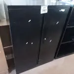 LOTE 397 -  01 ARMÁRIO EM AÇO 2 PORTAS (PORTA TRANCADA). (NO ESTADO) ATENÇÃO! FAZER A VISITAÇÃO ANTES DE ARREMATAR, NÃO SABEMOS SE FUNCIONA. LEILÃO NÃO TEM GARANTIA E NEM DEVOLUÇÃO, SUJEITO A POSSÍVEIS AVARIAS VISÍVEIS/OCULTAS E/OU AUSÊNCIA DE COMPONENTES.
