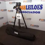 LOTE 420 - 01 TRIPÉ P/CÂMERA FOTOGRÁFICA MARCA TOMATE MODELO MTG-3016. (NO ESTADO) ATENÇÃO! FAZER A VISITAÇÃO ANTES DE ARREMATAR, NÃO SABEMOS SE FUNCIONA. LEILÃO NÃO TEM GARANTIA E NEM DEVOLUÇÃO, SUJEITO A POSSÍVEIS AVARIAS VISÍVEIS/OCULTAS E/OU AUSÊNCIA DE COMPONENTES.