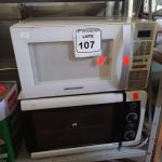 LOTE 107 - 01 MICRO-ONDAS COM PRATO MARCA BRASTEMP E 01 FORNO ELÉTRICO. (NO ESTADO) ATENÇÃO! FAZER A VISITAÇÃO ANTES DE ARREMATAR, NÃO SABEMOS SE FUNCIONA. LEILÃO NÃO TEM GARANTIA E NEM DEVOLUÇÃO, SUJEITO A POSSÍVEIS AVARIAS VISÍVEIS/OCULTAS E/OU AUSÊNCIA DE COMPONENTES.