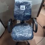LOTE 369 -  01 CADEIRA GIRATÓRIA PARA ESCRITÓRIO. (NO ESTADO) ATENÇÃO! FAZER A VISITAÇÃO ANTES DE ARREMATAR, NÃO SABEMOS SE FUNCIONA. LEILÃO NÃO TEM GARANTIA E NEM DEVOLUÇÃO, SUJEITO A POSSÍVEIS AVARIAS VISÍVEIS/OCULTAS E/OU AUSÊNCIA DE COMPONENTES.