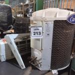 LOTE 213 -  01 AR CONDICIONADO SEM CONTROLE CARRIER 12.000BTUS (NO ESTADO) ATENÇÃO! FAZER A VISITAÇÃO ANTES DE ARREMATAR, NÃO SABEMOS SE FUNCIONA. LEILÃO NÃO TEM GARANTIA E NEM DEVOLUÇÃO, SUJEITO A POSSÍVEIS AVARIAS VISÍVEIS/OCULTAS E/OU AUSÊNCIA DE COMPONENTES.