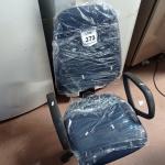 LOTE 373 -  01 CADEIRA GIRATÓRIA PARA ESCRITÓRIO. (NO ESTADO) ATENÇÃO! FAZER A VISITAÇÃO ANTES DE ARREMATAR, NÃO SABEMOS SE FUNCIONA. LEILÃO NÃO TEM GARANTIA E NEM DEVOLUÇÃO, SUJEITO A POSSÍVEIS AVARIAS VISÍVEIS/OCULTAS E/OU AUSÊNCIA DE COMPONENTES.