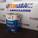 LOTE 251 - 01 LATA DE TINTA IQUINE DIATEX BASE P 18 L. (NO ESTADO) ATENÇÃO! FAZER A VISITAÇÃO ANTES DE ARREMATAR, NÃO SABEMOS SE FUNCIONA. LEILÃO NÃO TEM GARANTIA E NEM DEVOLUÇÃO, SUJEITO A POSSÍVEIS AVARIAS VISÍVEIS/OCULTAS E/OU AUSÊNCIA DE COMPONENTES.