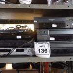 LOTE 136 - 03 VHS MARCAS E MODELOS DIVERSOS, 03 DVD’S E 01 PLACA DE CONTROLE ÁUDIO VISION. (NO ESTADO) ATENÇÃO! FAZER A VISITAÇÃO ANTES DE ARREMATAR, NÃO SABEMOS SE FUNCIONA. LEILÃO NÃO TEM GARANTIA E NEM DEVOLUÇÃO, SUJEITO A POSSÍVEIS AVARIAS VISÍVEIS/OCULTAS E/OU AUSÊNCIA DE COMPONENTES.