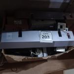 LOTE 203 -  01 LOTE COM ELETRÔNICOS DIVERSOS. (NO ESTADO) ATENÇÃO! FAZER A VISITAÇÃO ANTES DE ARREMATAR, NÃO SABEMOS SE FUNCIONA. LEILÃO NÃO TEM GARANTIA E NEM DEVOLUÇÃO, SUJEITO A POSSÍVEIS AVARIAS VISÍVEIS/OCULTAS E/OU AUSÊNCIA DE COMPONENTES.