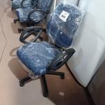 LOTE 369 -  01 CADEIRA GIRATÓRIA PARA ESCRITÓRIO. (NO ESTADO) ATENÇÃO! FAZER A VISITAÇÃO ANTES DE ARREMATAR, NÃO SABEMOS SE FUNCIONA. LEILÃO NÃO TEM GARANTIA E NEM DEVOLUÇÃO, SUJEITO A POSSÍVEIS AVARIAS VISÍVEIS/OCULTAS E/OU AUSÊNCIA DE COMPONENTES.