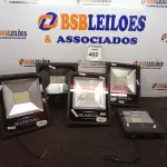 LOTE 402 - 05 REFLETORES DE LED DIVERSOS. (NO ESTADO) ATENÇÃO! FAZER A VISITAÇÃO ANTES DE ARREMATAR, NÃO SABEMOS SE FUNCIONA. LEILÃO NÃO TEM GARANTIA E NEM DEVOLUÇÃO, SUJEITO A POSSÍVEIS AVARIAS VISÍVEIS/OCULTAS E/OU AUSÊNCIA DE COMPONENTES.