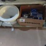 LOTE 158 - 01 LOTE COM VÁRIAS LUMINÁRIAS DE EMBUTIR AR111 MARCA ANDELI COM REATORES E 01 VASO SANITÁRIO.  (NO ESTADO) ATENÇÃO! FAZER A VISITAÇÃO ANTES DE ARREMATAR, NÃO SABEMOS SE FUNCIONA. LEILÃO NÃO TEM GARANTIA E NEM DEVOLUÇÃO, SUJEITO A POSSÍVEIS AVARIAS VISÍVEIS/OCULTAS E/OU AUSÊNCIA DE COMPONENTES.