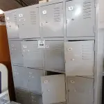 LOTE 446 - 01 ARMÁRIO EM AÇO ROUPEIRO COM 20 PORTAS. (NO ESTADO) ATENÇÃO! FAZER A VISITAÇÃO ANTES DE ARREMATAR, NÃO SABEMOS SE FUNCIONA. LEILÃO NÃO TEM GARANTIA E NEM DEVOLUÇÃO, SUJEITO A POSSÍVEIS AVARIAS VISÍVEIS/OCULTAS E/OU AUSÊNCIA DE COMPONENTES.
