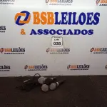 LOTE 038 - 04 MICROFONES MODELOS DIVERSOS. (NO ESTADO) ATENÇÃO! FAZER A VISITAÇÃO ANTES DE ARREMATAR, NÃO SABEMOS SE FUNCIONA. LEILÃO NÃO TEM GARANTIA E NEM DEVOLUÇÃO, SUJEITO A POSSÍVEIS AVARIAS VISÍVEIS/OCULTAS E/OU AUSÊNCIA DE COMPONENTES.