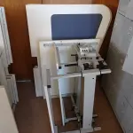 LOTE 445 - 02 MESAS COM REGULAGEM DE ALTURA MANUAL E 3 LATERAIS EM MADEIRA PRA BAIA. (NO ESTADO) ATENÇÃO! FAZER A VISITAÇÃO ANTES DE ARREMATAR, NÃO SABEMOS SE FUNCIONA. LEILÃO NÃO TEM GARANTIA E NEM DEVOLUÇÃO, SUJEITO A POSSÍVEIS AVARIAS VISÍVEIS/OCULTAS E/OU AUSÊNCIA DE COMPONENTES.
