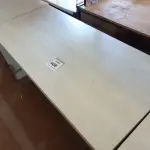 LOTE 468 - 01 MESA EM MADEIRA PARA ESCRITÓRIO. (NO ESTADO) ATENÇÃO! FAZER A VISITAÇÃO ANTES DE ARREMATAR, NÃO SABEMOS SE FUNCIONA. LEILÃO NÃO TEM GARANTIA E NEM DEVOLUÇÃO, SUJEITO A POSSÍVEIS AVARIAS VISÍVEIS/OCULTAS E/OU AUSÊNCIA DE COMPONENTES.