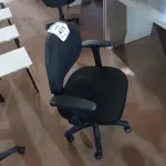 LOTE 471 - 01 CADEIRA GIRATÓRIA PARA ESCRITÓRIO. (NO ESTADO) ATENÇÃO! FAZER A VISITAÇÃO ANTES DE ARREMATAR, NÃO SABEMOS SE FUNCIONA. LEILÃO NÃO TEM GARANTIA E NEM DEVOLUÇÃO, SUJEITO A POSSÍVEIS AVARIAS VISÍVEIS/OCULTAS E/OU AUSÊNCIA DE COMPONENTES.