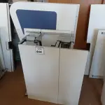 LOTE 444 - 02 MESAS COM REGULAGEM DE ALTURA MANUAL E 3 LATERAIS EM MADEIRA PRA BAIA. (NO ESTADO) ATENÇÃO! FAZER A VISITAÇÃO ANTES DE ARREMATAR, NÃO SABEMOS SE FUNCIONA. LEILÃO NÃO TEM GARANTIA E NEM DEVOLUÇÃO, SUJEITO A POSSÍVEIS AVARIAS VISÍVEIS/OCULTAS E/OU AUSÊNCIA DE COMPONENTES.